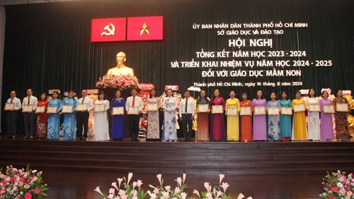 Trường MN Thủy Tiên 2 nhận giấy khen của Sở giáo dục và Đào tạo Thành phố Hồ Chí Minh về nội dung:  Thực hiện tốt tiêu chí Lấy trẻ làm trung tâm 