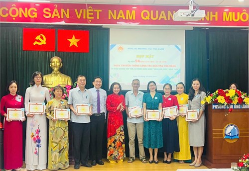 Chi bộ Trường Mầm non Tuổi Hồng nhận Giấy khen thực hiện tốt phong trào thi đua  Dân vận khéo  năm 2024