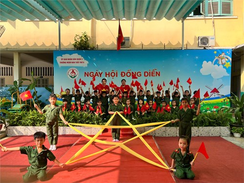 Các bé lớp Chồi đồng diễn Chào mừng Kỷ niệm 50 năm Giải phóng Miền Nam, thống nhất đất nước (30/4/1975 - 30/4/2025)