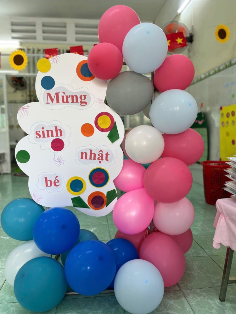 Các bé lớp Chồi tham gia Buffet Mừng sinh nhật các bé có ngày sinh trong tháng 4,5,6,7,8