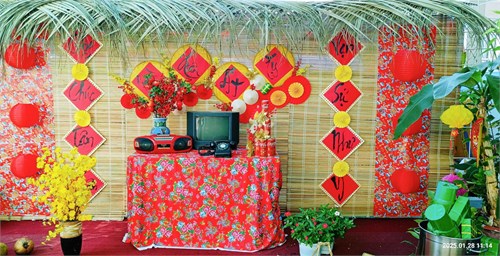 Bé Tham Quan Tiểu Cảnh Xuân Ất Tỵ 2025