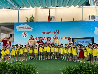 Các bé lớp Chồi tham gia Ngày hội AN TOÀN GIAO THÔNG