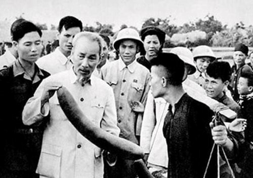 Vận dụng sáng tạo tư tưởng hồ chí minh về phát triển kinh tế bảo đảm quyền con người