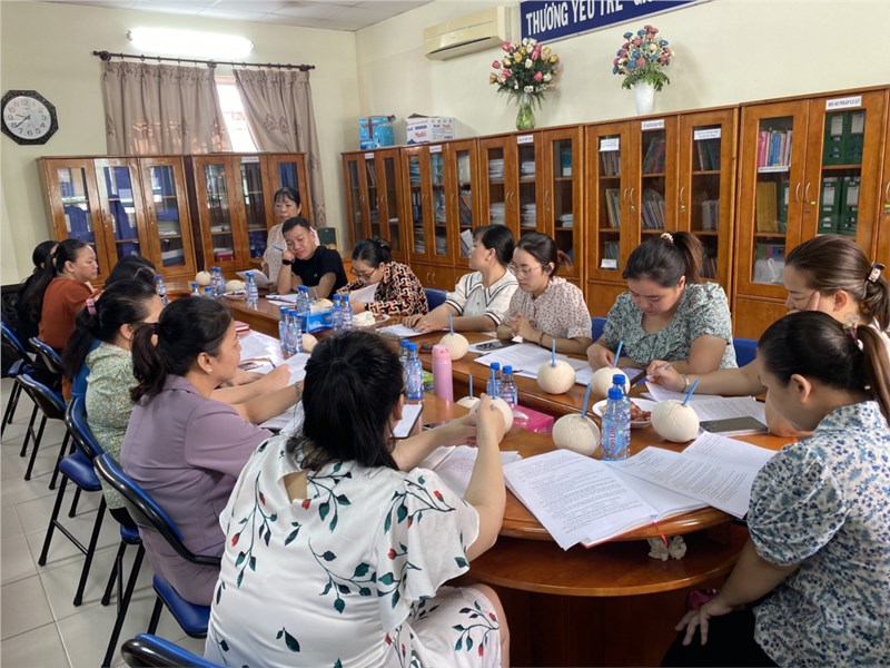 Chi bộ Trường Mầm non Tuổi Xanh tổ chức Hội nghị kiểm điểm đánh giá, xếp loại chất lượng đối với chi bộ và đảng viên năm 2023
