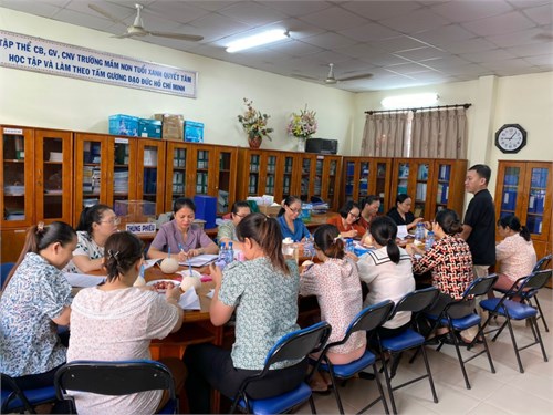 Chi bộ Mầm non Tuổi Xanh sinh hoạt định kỳ tháng 12 năm 2023