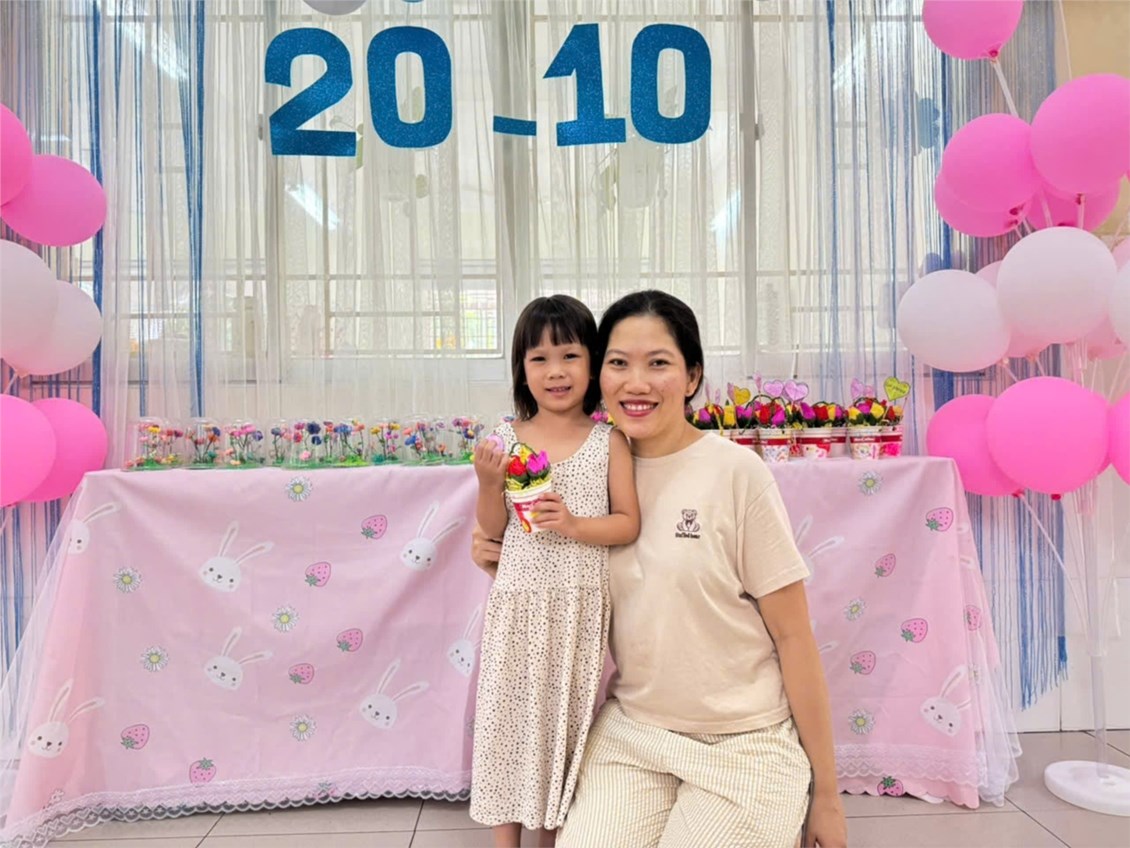 Bé làm giỏ hoa tặng mẹ yêu ( chồi 3)