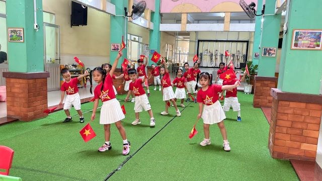 Trường mầm non tuổi xanh tổ chức đồng diễn thể dục - hoạt động chào mừng 50 năm giải phóng miền nam, thống nhất đất nước ( 30/4/1975-30/42025)