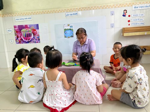 Một giờ học tạo hình của các bé lớp Mầm 3