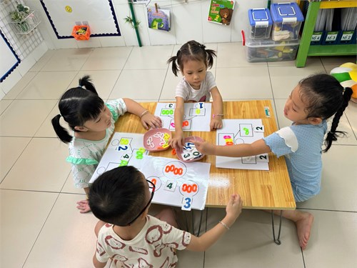 Bé làm quen toán: tách gộp trong phạm vi 4 ( chồi 3)