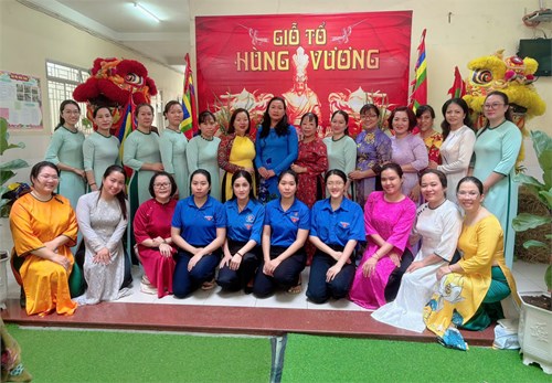 Chi đoàn Trường Mầm non Tuổi Xanh cùng nhau hướng về cội nguồn dâng hương tưởng niệm các Vua Hùng nhân ngày Giỗ Tổ Hùng Vương Mùng 10 tháng 3