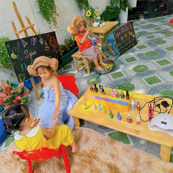 Hoạt động trải nghiệm : Thư giãn spa, nail, đắp mặt nạ