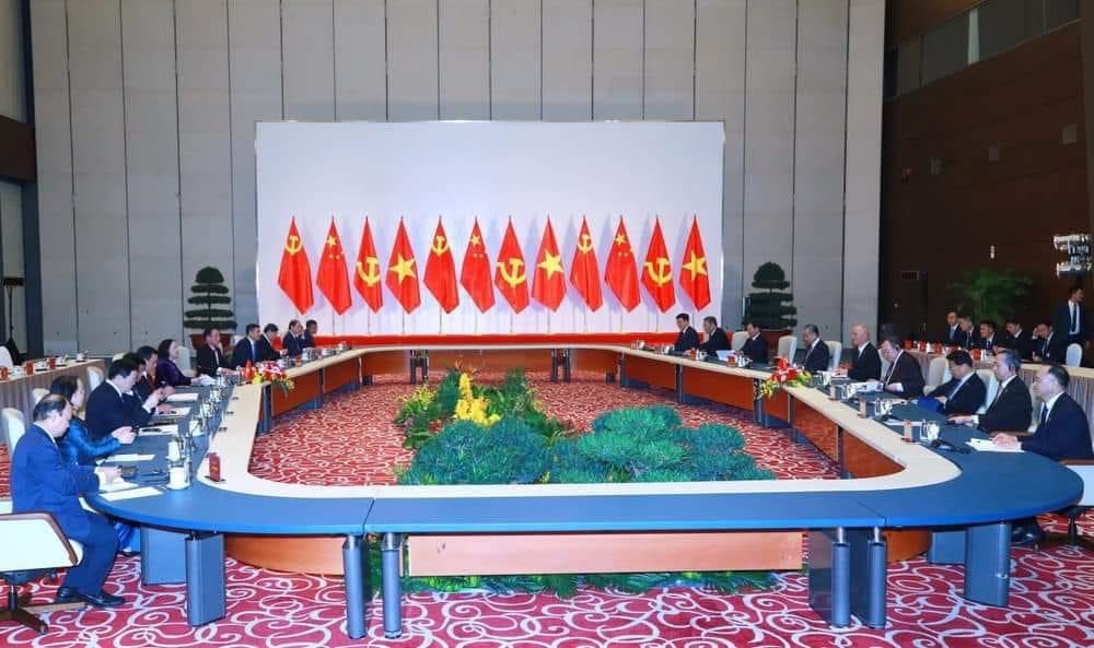 Tạo động lực mới, nâng tầm quan hệ giữa hai Đảng, hai nước Việt Nam-Trung Quốc 
-------
Chuyến thăm Việt Nam lần này của Tổng Bí thư, Chủ tịch nước Trung Quốc Tập Cận Bình sẽ tạo những động lực quan trọng mới, nâng tầm quan hệ giữa hai Đảng, hai nước ngày càng toàn diện, thực chất.