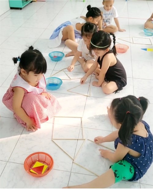 Giở học toán  của các bé chồi 2