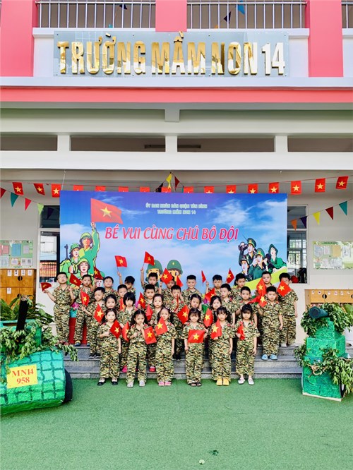 Lớp Lá 1 tổ chức hoạt động kỷ niệm Ngày thành lập quân đội Nhân dân Việt Nam 22/12/2023