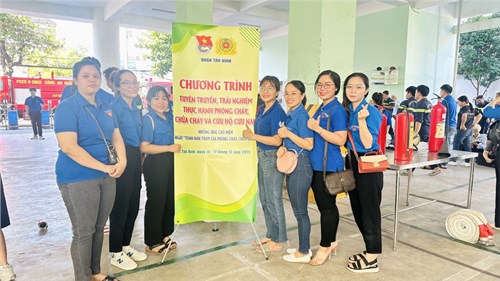 Chi Đoàn Mầm non 14 tham gia buổi   Tuyên truyền trải nghiệm, thực hành PCCC và CNCH  .