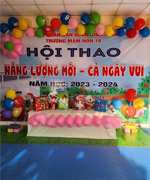 Sáng ngày 27; 28; 29 tháng 12 năm 2023, trường mầm non 19 tổ chức Ngày hội năng lượng mới cả ngày vui dành cho lứa tuổi từ 13 tháng tuổi đến 5 - 6 tuổi.