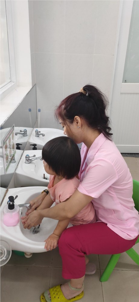 Thực hiện củng cố chuyên đề:  Thao tác vệ sinh cho trẻ nhà trẻ 