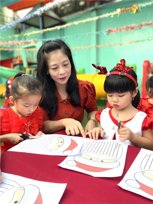 Giờ học của lớp Chồi 3 (cô Nguyễn Phướng)