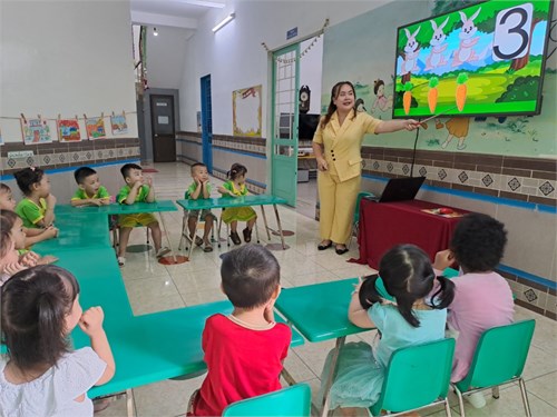 Hoạt động thao diễn ra phụ huynh của lớp mầm 2 (cô thanh nhàn)