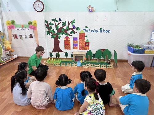 Giờ học tạo hình của bé