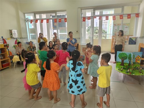 Chuyên đề:  Đổi mới hoạt động phát triển ngôn ngữ cho trẻ mẫu giáo làm quen văn học tại lớp Chồi với Câu chuyện  Cáo, thỏ và gà trống 