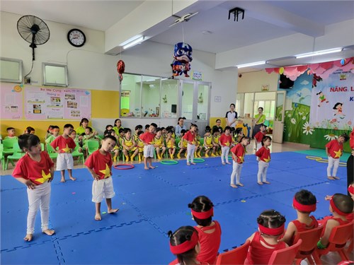 Các bé cùng tham gia đồng diễn   năng lượng mới - cả ngày vui  