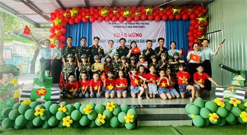 Trường Mầm non Bình Chiểu tổ chức hoạt động chào mừng ngày thành lập Quân đội nhân dân Việt Nam 22/12