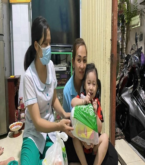 Để những ước mơ cho trẻ em mồ côi có cha, mẹ mất do dịch Covid-19 trên địa bàn phường Bình Trị Đông bay xa hơn, có kết quả tốt đẹp như hôm nay; ngoài tấm lòng của tập thể sư phạm nhà trường, còn có sự chung tay đóng góp hỗ trợ của Quý phụ huynh học sinh, các mạnh thường quân giàu lòng nhân ái! Thay mặt tập thể sư phạm nhà trường xin gửi lời tri ân đến tất cả các Mạnh thường quân và Quý phụ huynh, xin trân trọng biết ơn!