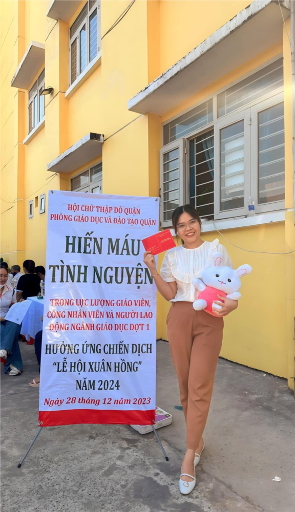 Chi hội Chữ thập đỏ trường Mầm non Bình Trị Đông gửi lời tri ân sâu sắc đến Ban giám hiệu nhà trường đã và luôn đồng hành, hỗ trợ Chi hội Chữ thập đỏ trường trong các hoạt động thiện nguyện. 
Sáng ngày 28/12/2023, hội viên và thân nhân của hội viên đã tích cực tham gia Hiến máu tình nguyện, hưởng ứng chiến dịch “ Lễ Hội Xuân Hồng” năm 2024. 
💌Thay lời BCH của Chi hội, gửi lời cảm ơn đến tất cả hội viên và thân nhân của hội viên đã tham gia hoạt động tình nguyện mang ý nghĩa và nhân văn.
Rất mong Ban giám hiệu nhà trường và các hội viên sẽ luôn tiếp tục đồng hành cùng Chi hội của trường trong các hoạt động thiện nguyện. 
HIẾN GIỌT MÁU ĐÀO- TRAO ĐỜI SỰ SỐNG!