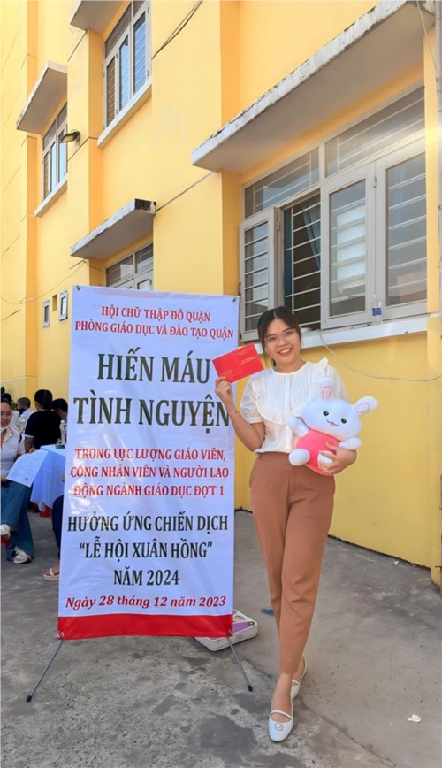 Chi hội Chữ thập đỏ trường Mầm non Bình Trị Đông gửi lời tri ân sâu sắc đến Ban giám hiệu nhà trường đã và luôn đồng hành, hỗ trợ Chi hội Chữ thập đỏ trường trong các hoạt động thiện nguyện. 
Sáng ngày 28/12/2023, hội viên và thân nhân của hội viên đã tích cực tham gia Hiến máu tình nguyện, hưởng ứng chiến dịch “ Lễ Hội Xuân Hồng” năm 2024. 
💌Thay lời BCH của Chi hội, gửi lời cảm ơn đến tất cả hội viên và thân nhân của hội viên đã tham gia hoạt động tình nguyện mang ý nghĩa và nhân văn.
Rất mong Ban giám hiệu nhà trường và các hội viên sẽ luôn tiếp tục đồng hành cùng Chi hội của trường trong các hoạt động thiện nguyện. 
HIẾN GIỌT MÁU ĐÀO- TRAO ĐỜI SỰ SỐNG!