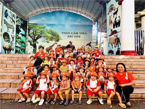 Trẻ Khối Lá Tham quan Thảo Cầm viên