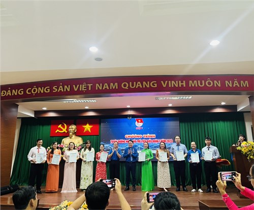 Chúc mừng cô Dương Thị Tố Quyên Bí Thư chi đoàn Trường Mầm Non Hoa Hồng đạt danh hiệu Nhà giáo trẻ tiêu biểu cấp Quận năm 2023