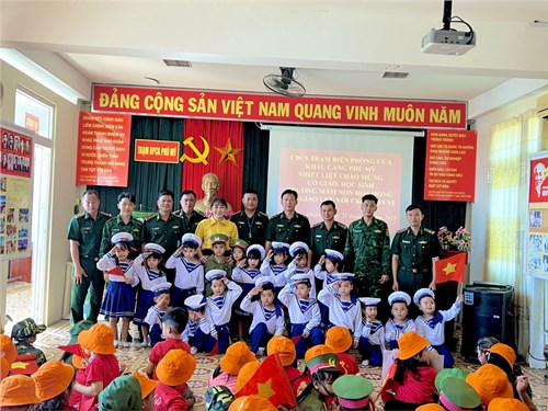 Thăm các Chú Trạm Biên Phòng Cửa Khẩu Cảng Phú Mỹ