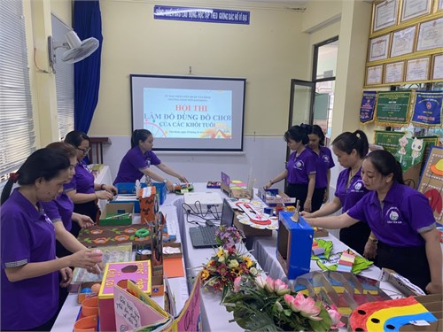 Hội thi   Làm đồ dùng, đồ chơi  của các khối tuổi. Năm học 2023-2024