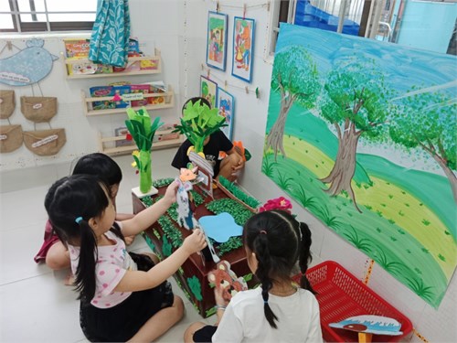 Câu chuyện   Cáo, Thỏ và Gà trống  do cô Ngọc Thúy và các bé Lớp Chồi 2 ( 4-5 tuổi)