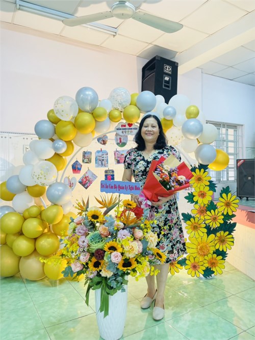 Họp mặt chia tay Cán bộ Quản Lý Cô Phạm Thị Ngọc Lan Nguyên Bí thư chi bộ - Hiệu trưởng trường Mầm non Linh Tây