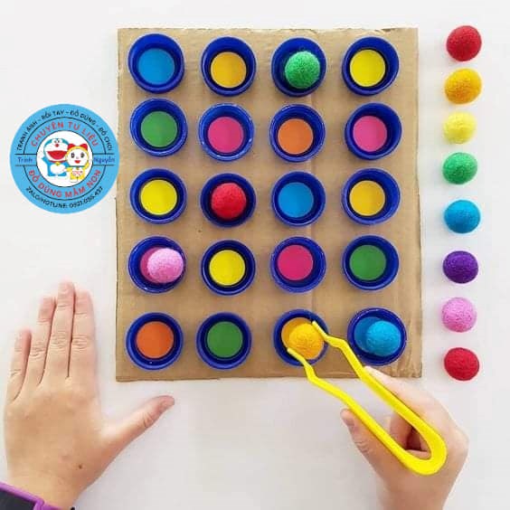 Các cô và ba mẹ cùng bé làm và chơi cùng bé nha