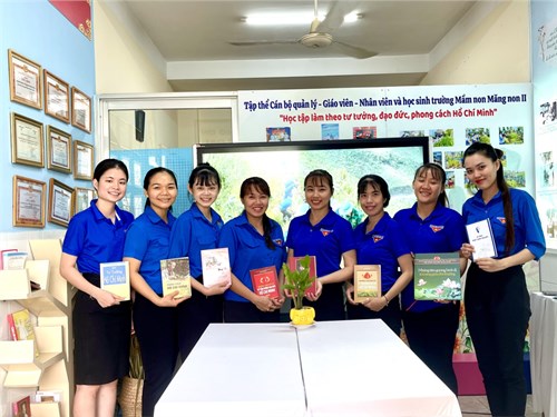 🌻 Ngày 27/12/2023 Chi đoàn Măng non II tổ chức sinh hoạt chi đoàn tháng 12.