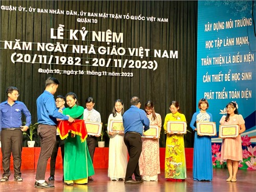 Đạt giải thưởng “ Nhà giáo trẻ tiêu biểu” Quận 10 năm 2023.