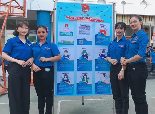 Sáng nay, ngày 07/11/2020 tại Nhà thiếu nhi Quận 10. Chi đoàn Mầm non 15A đã tham gia  NGÀY HỘI PHÁP LUẬT NƯỚC CỘNG HÒA XÃ HỘI CHỦ NGHĨA VIỆT NAM .Do Ủy ban nhân dân Quận 10 phối hợp Ủy ban Mặt trận Tổ quốc Việt Nam và các ban ngành đoàn thể Quận tổ chức