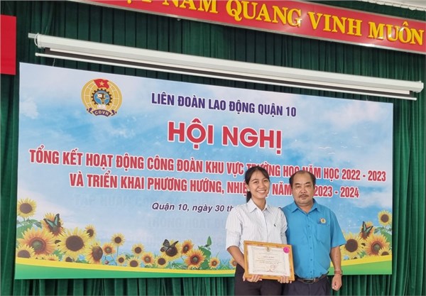 CĐCS trường Mầm non Phường 15A vinh dự nhận được khen thưởng do Liên đoàn lao động Quận 10 tổ chức