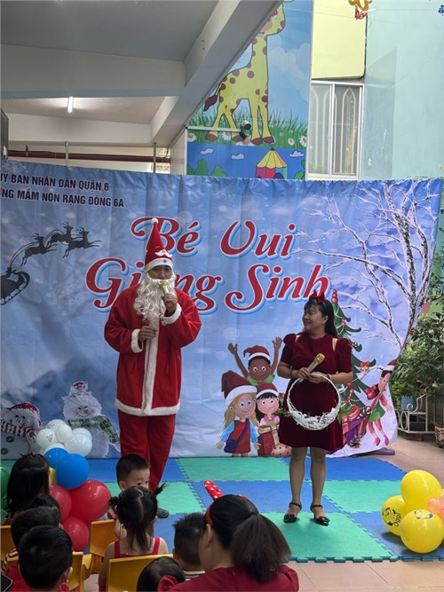 Không khí của một mùa Noel an lành và ấm áp đã tràn về đây cũng là dịp mà trường MN Rạng Đông 6A bắt đầu tổ chức cho các bé một buổi giáng sinh tràn ngập yêu thương.
