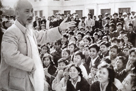 Giáo dục đạo đức cách mạng cho sinh viên theo Tư tưởng Hồ Chí Minh
