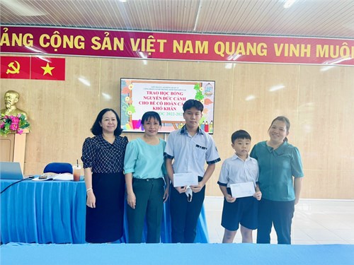 Trao học bổng Nguyễn Đức Cảnh tại đơn vị