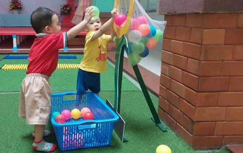 Một buổi vui chơi ngoài trời (19 - 24 tháng)