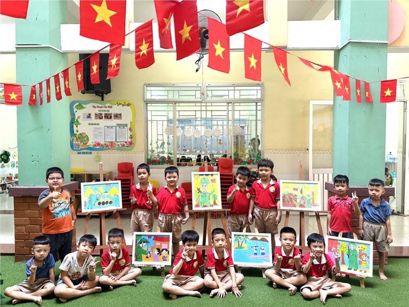 Bé chuẩn bị ngày quân đội (lá 1)