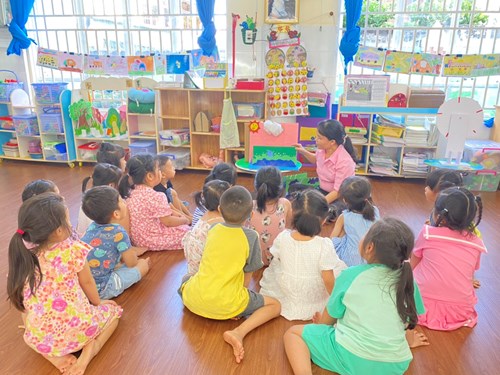 Hoạt động làm quen văn học câu chuyện Giọt nước tí xíu 