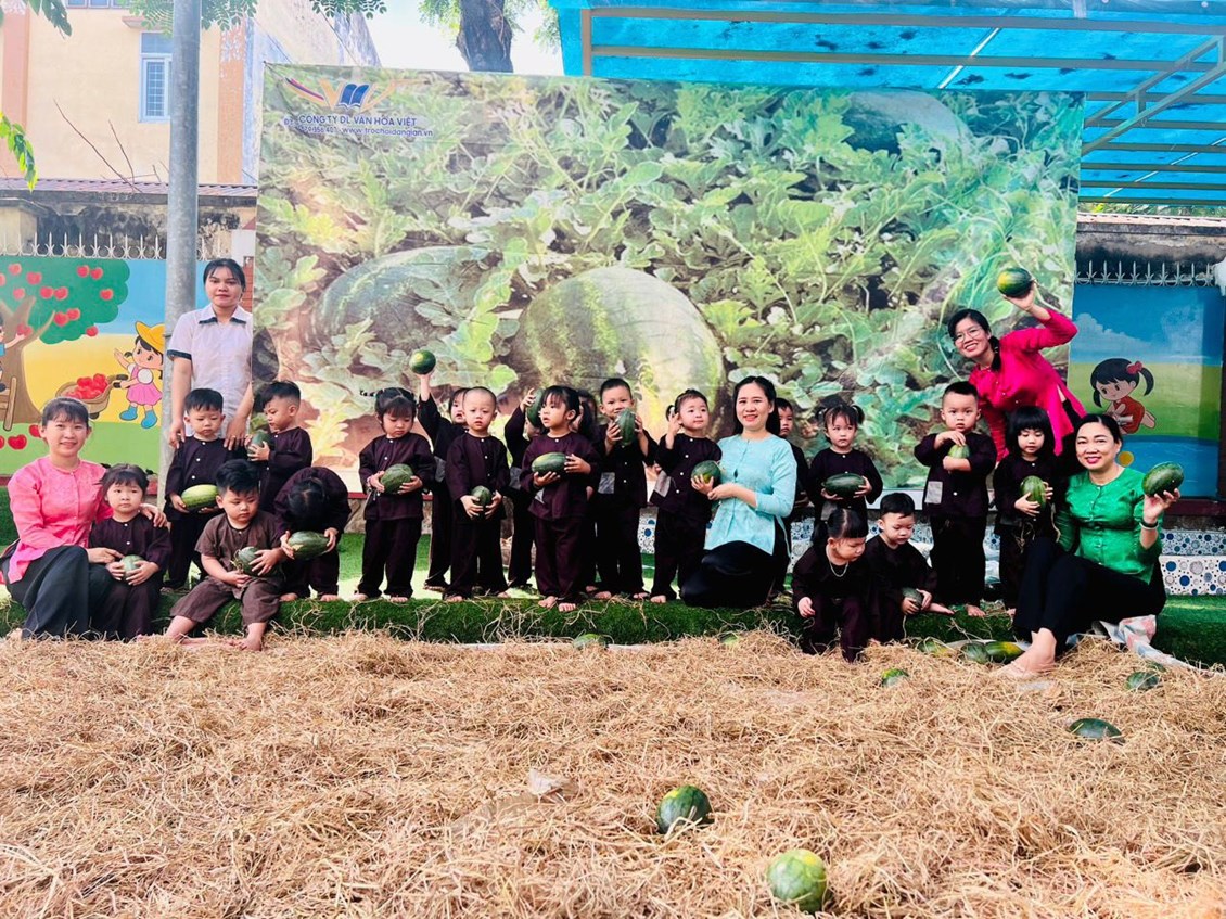 Hoạt động trải nghiệm các trò chơi dân gian tại trường Mầm non của các bé lớp 25- 36 tháng