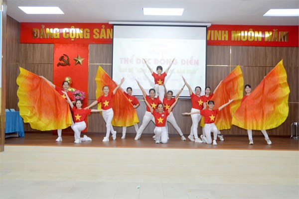 Hội thi thể dục đồng diễn với chủ đề “khoẻ để lao động, sản xuất
