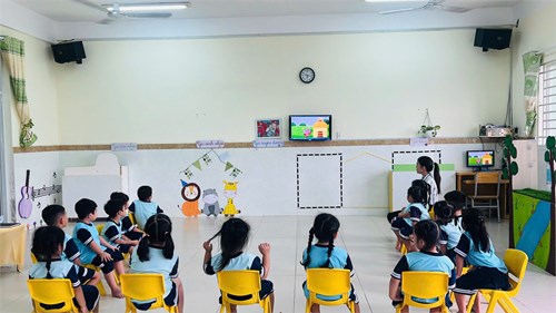 Hội thi Giáo viên dạy giỏi năm học 2024 - 2025 và xét chọn giải thưởng Viên phấn vàng cấp trường. Đề tài Kể chuyện  Ba chú heo con 